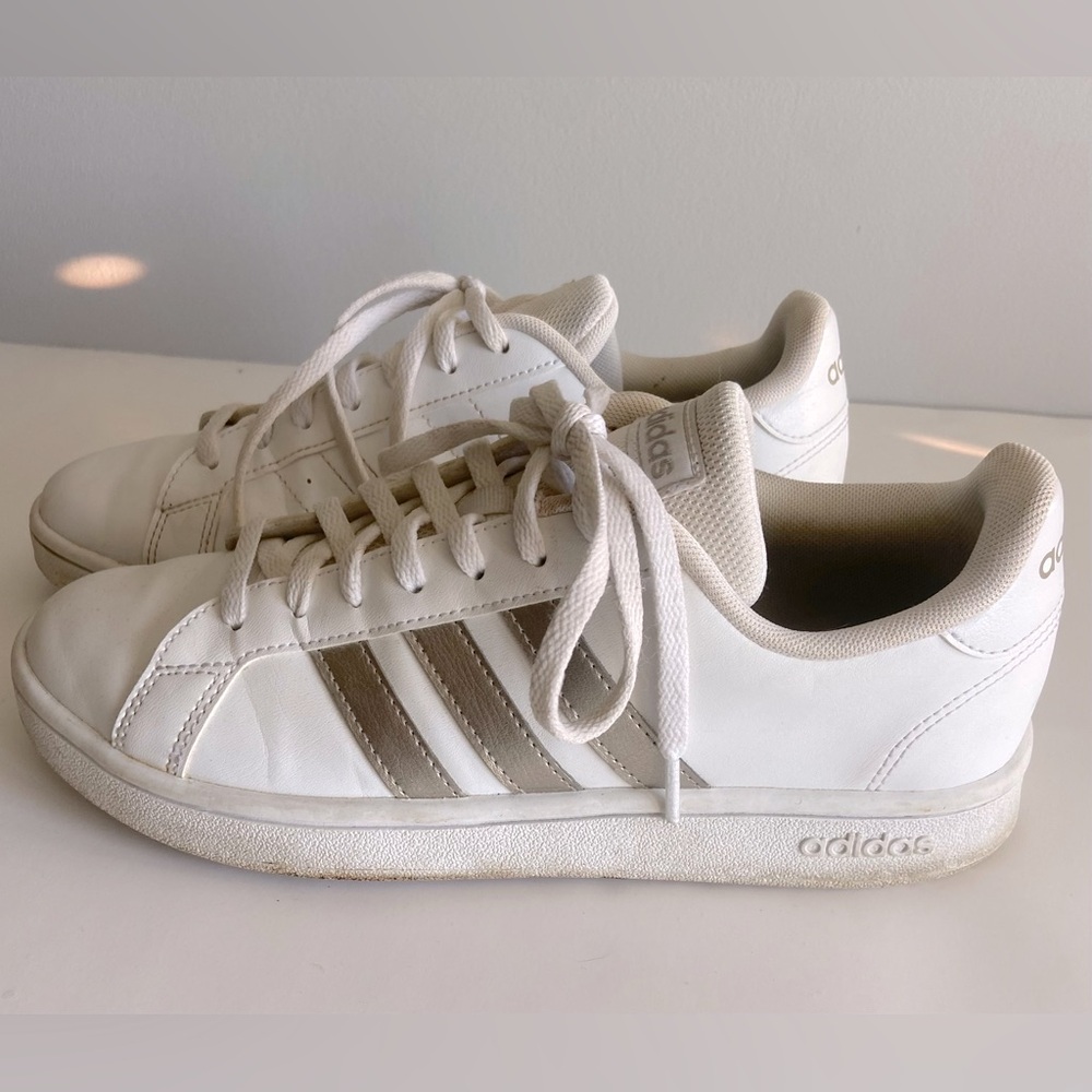 adidas Women's White Rose Gold Cloudfoam Advantage‎ Sneaker